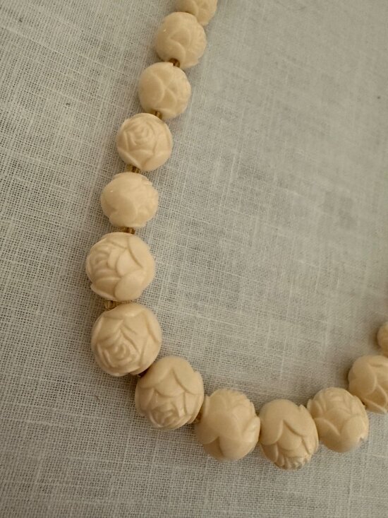 Vtg Carved Faux Ivory Creme Celluloid Rose Graduated Bead  Vintage Floral Resin Bead Necklace Graduated Ivory Tone UV Reactive